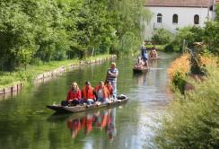 Barques pres de l ecole de la scierie