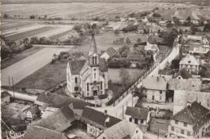 Eglise protestante vue aerienne 1950