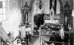 Intérieur de l'église années 50 ?