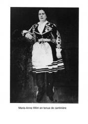 Marie anne wilm en tenue de cantiniere