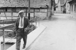 Richard moll sur le pont pres du lavoir